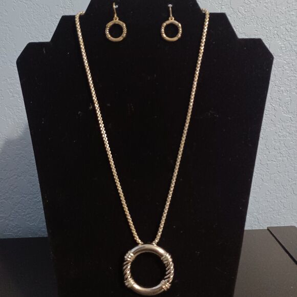 Silver-Toned Textured Necklace & Earrings Set, 18" - Picture 1 of 4